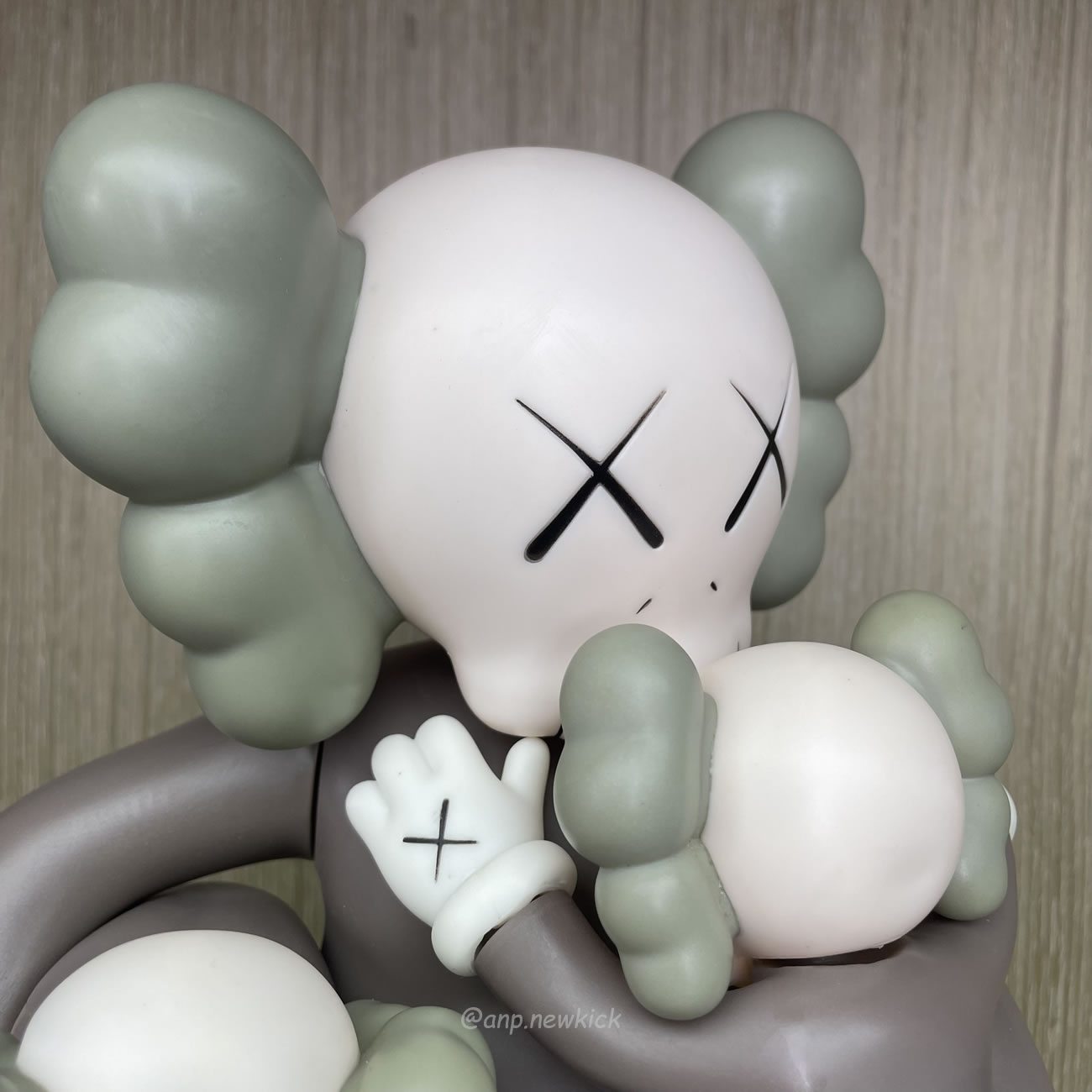 Kaws Clean Slate Figure (5) - newkick.cc